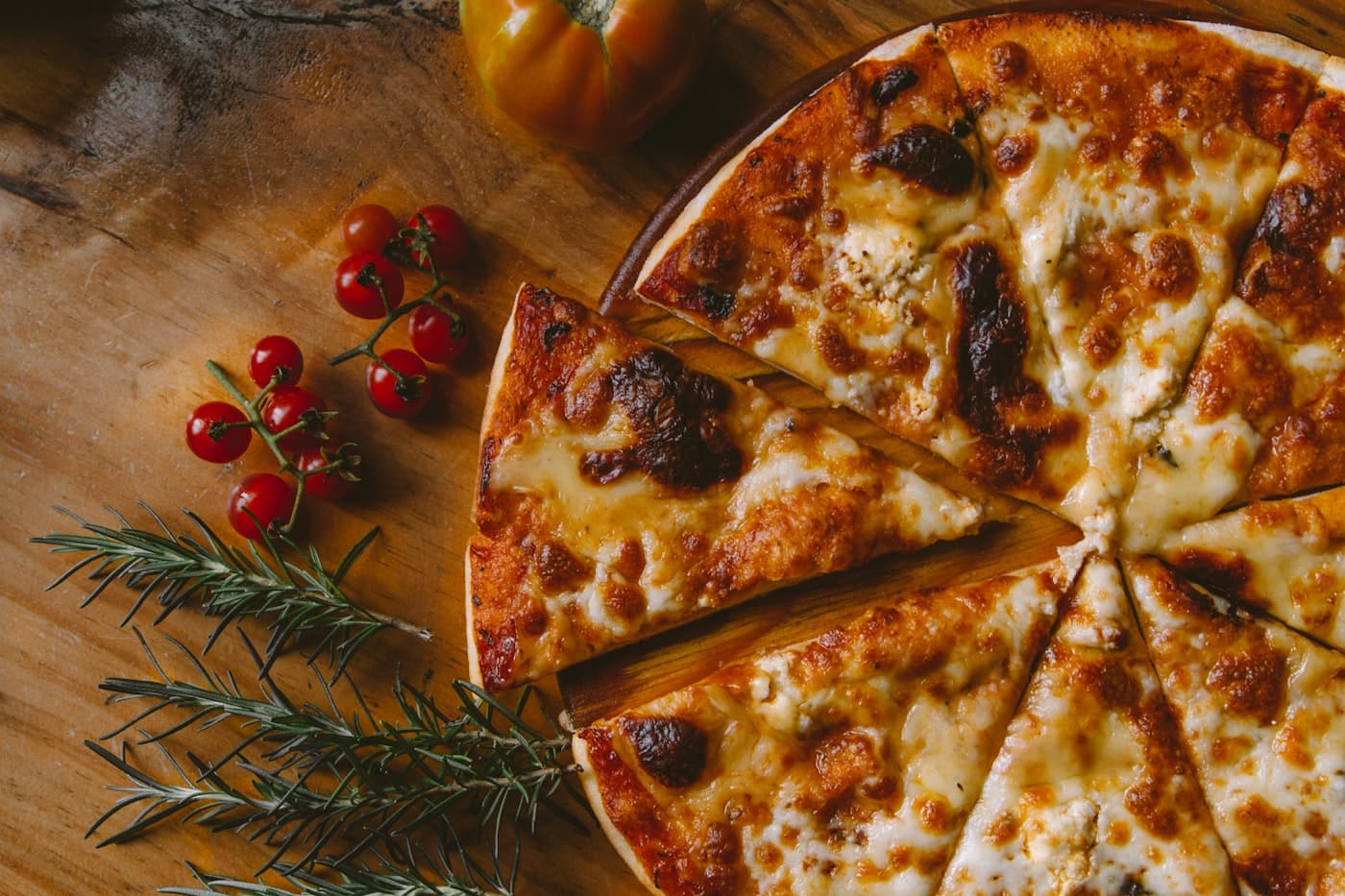 Reforno dashboard showing pizza shop profit breakdown by channel